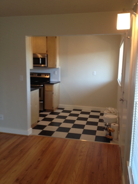 2 beds, 1 bath, 850 sqft, $1,875