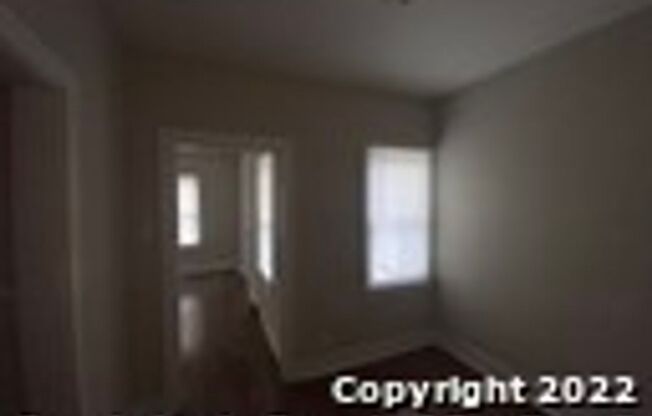DOWNTOWN 1 BED/ 1BATH DUPLEX