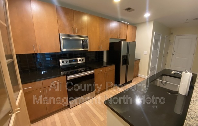 950 W Peachtree St