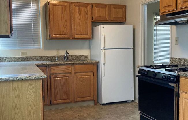 4 beds, 1 bath, $4,350