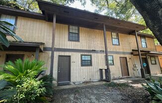 CUTE 2/1.5 w/ Small Fenced Yard, Close to TCC & FSU! Available August 1st for $1150/month!
