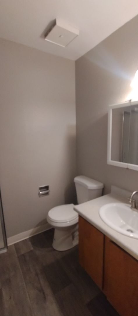 2 beds, 2 baths, 894 sqft, $1,200, Unit 44