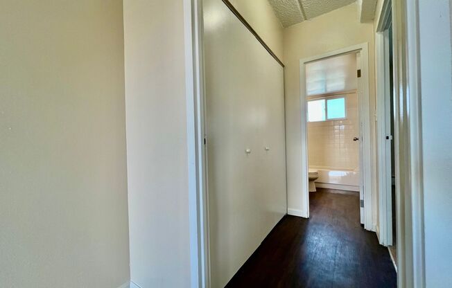 Wonderful End Unit One Bedroom Apartment