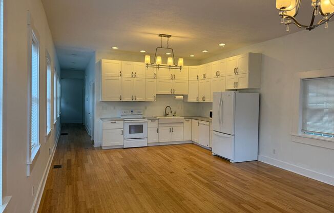3-BED 2-BATH IN SHELBY PARK W/ 3-CAR GARAGE