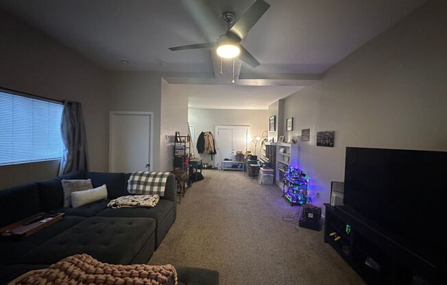 3 beds, 1 bath, 1,070 sqft, $1,695, Unit 168