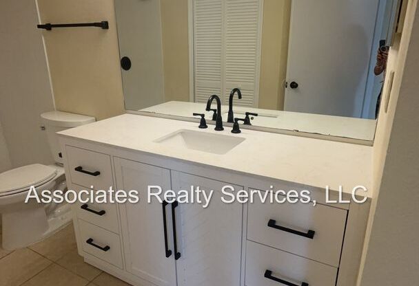 1 bed, 1 bath, $925, Unit Unit 1014