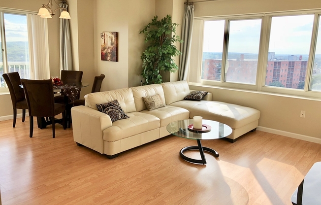 1 Cityview Ln