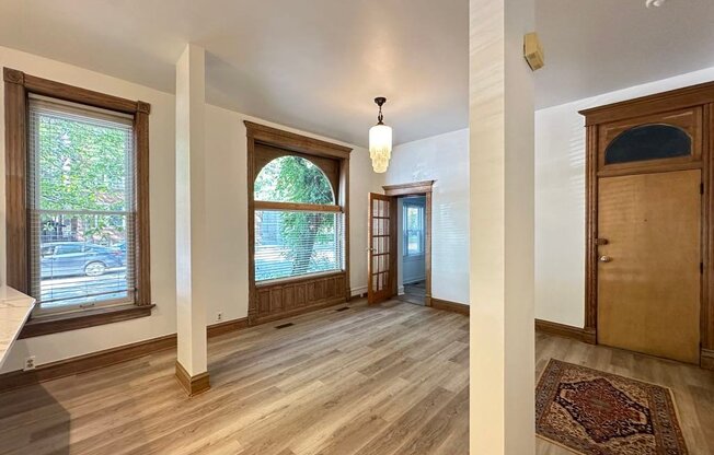 3559 N ASHLAND
