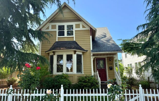 Historic Willamette Charmer – A Rare Gem! 2 Bedroom, 2 Bath Home!