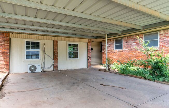 Charming 5-Bedroom Home with Vintage Style in Moore