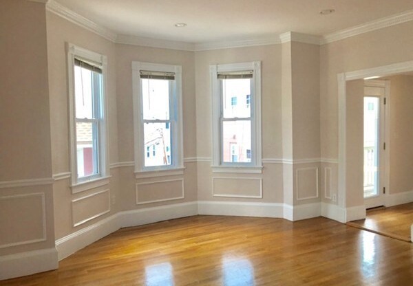 8 WHITE AVE