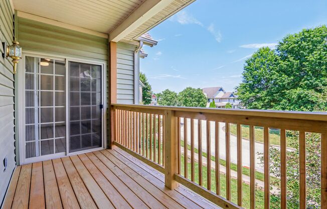 1 bed, 1.5 baths, 1,100 sqft, $1,565