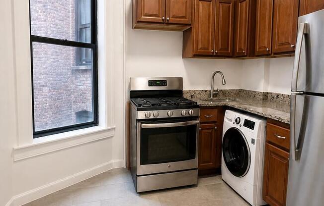 524 W 123 ST