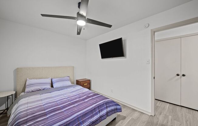 2 beds, 1 bath, $1,475, Unit 136