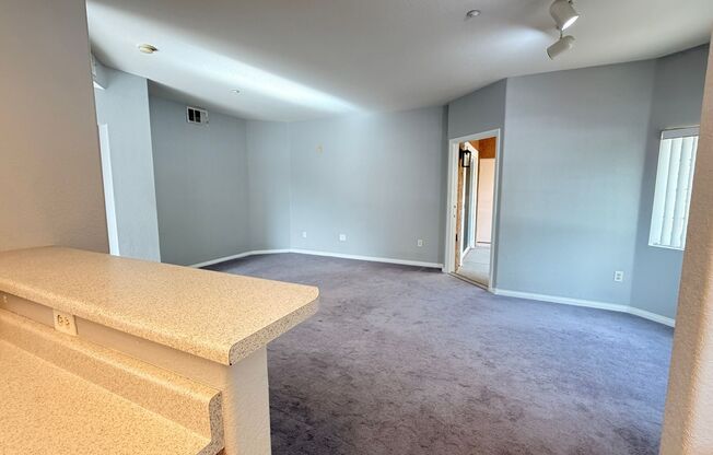2 beds, 2 baths, $1,595, Unit UNIT 1021