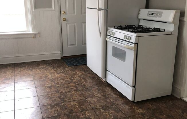 613 - KOMAREWICH- 2113 W. CHARLESTON