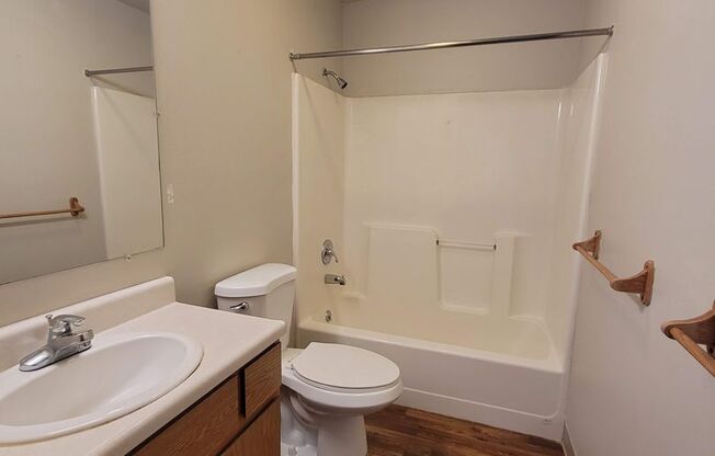 2 beds, 1 bath, 888 sqft, $1,645, Unit 115