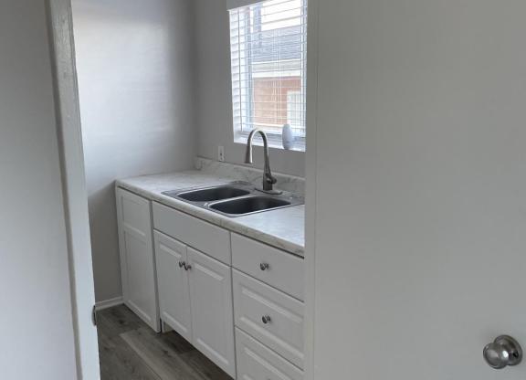 2 beds, 1 bath, 1,000 sqft, $1,995
