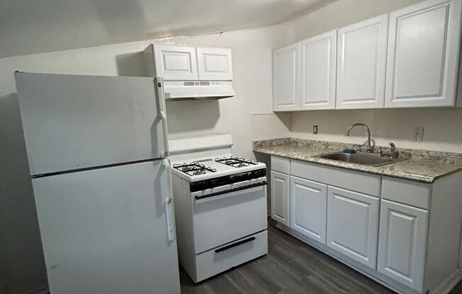 2 beds, 1 bath, $1,700