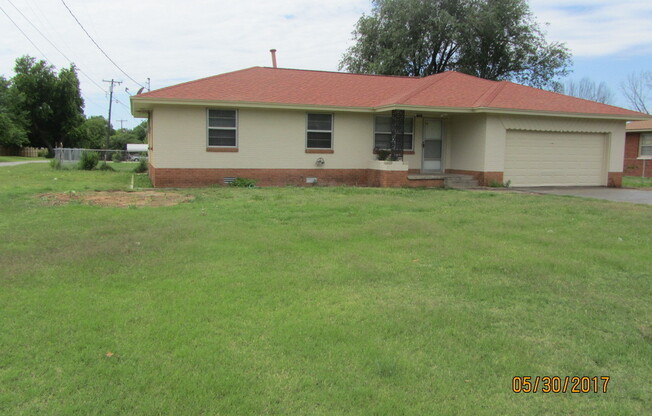 Amazing 3-bed 2-bath Rental in Midwest City - Oklahoma City