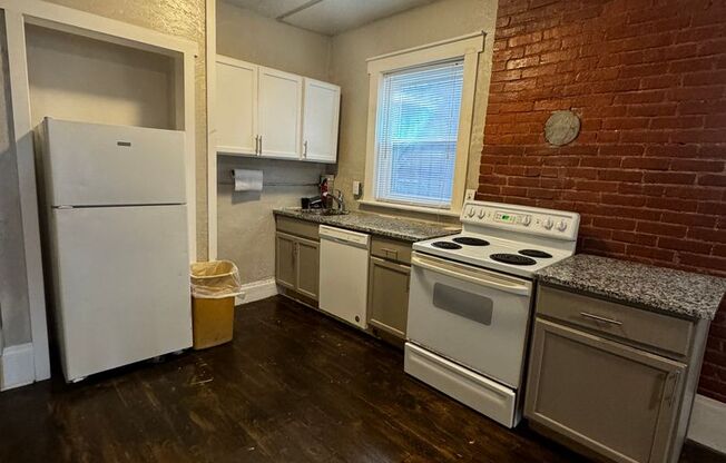 2 beds, 1 bath, $1,350, Unit #7