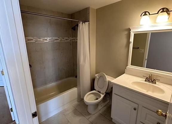 2 beds, 2 baths, 1,200 sqft, $4,000, Unit 716