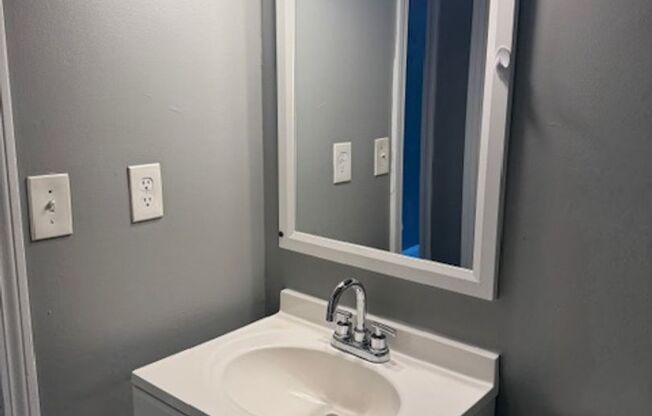 2 beds, 1 bath, 965 sqft, $1,899, Unit 109