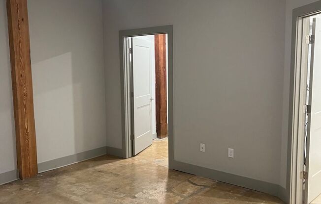 1 bed, 1 bath, 765 sqft, $1,460, Unit Bay 1 Unit 103