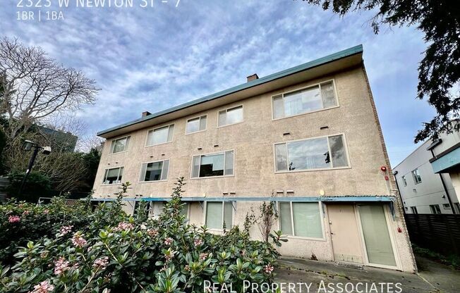 2323 W Newton Street