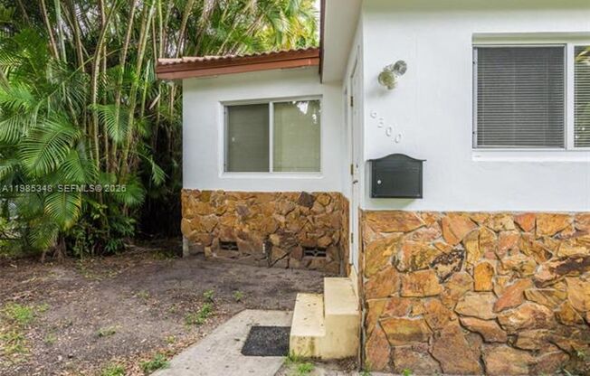 6300 NW 41st St VIRGINIA GARDENS, FL 33166