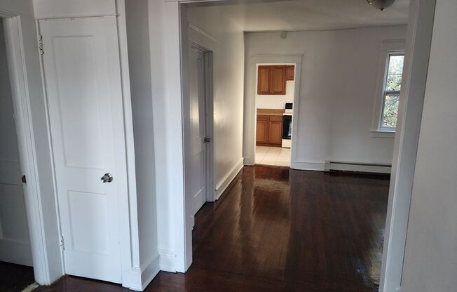 2 beds, 1 bath, $1,275