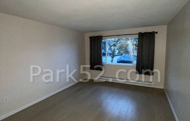 2 beds, 1 bath, $1,650, Unit 1114 S Monroe St.