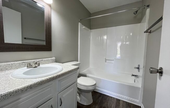 1 bed, 1 bath, 650 sqft, $1,075, Unit Holly Berry-6