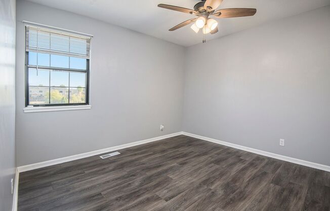 2BR/1.5BA Townhouse in Smithville: GREAT LOCATION