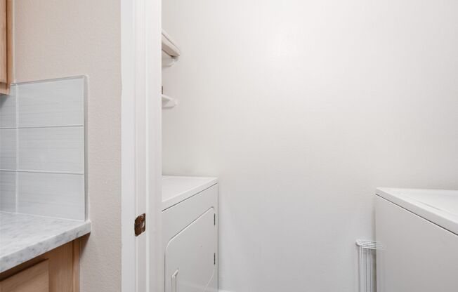 1 bed, 1 bath, $1,600, Unit Building 1 - second floor