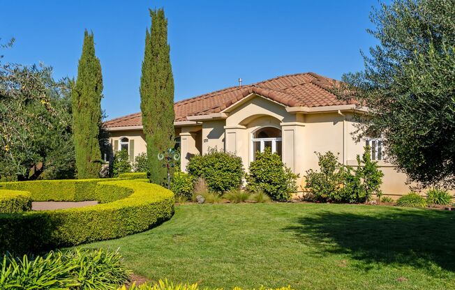 Monticello Road Home with Scenic Vineyard Views