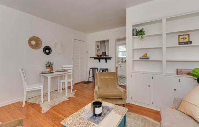 216 WAKEFIELD DR