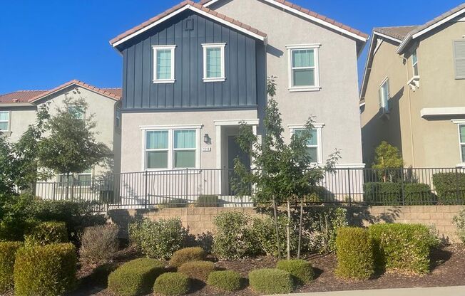 Modern Elegance in Roseville: Spacious 4 Bed, 3 Bath Home in Top School District!