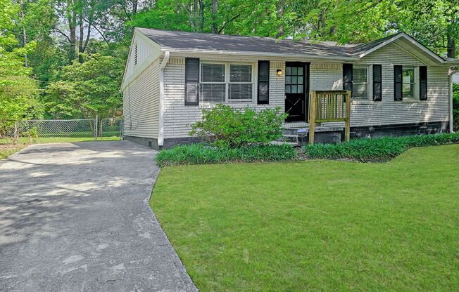 Fabulous 3-Bedroom Brick Ranch with Fenced Backyard in Jonesboro