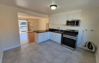 2 beds, 1 bath, $2,800, Unit 1