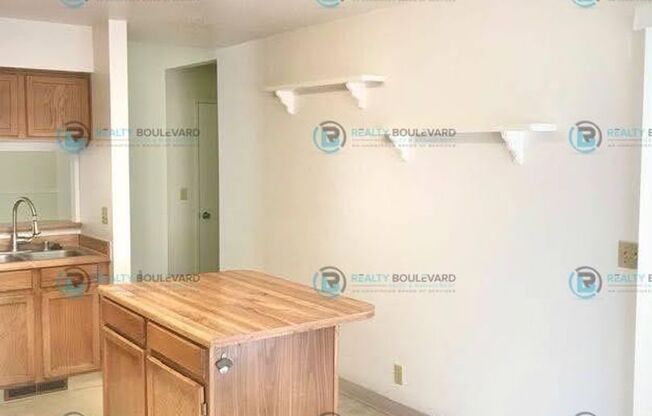 3BR/2BA Single-Story with Backyard, RV Parking, 2 car garage, close to UNR!