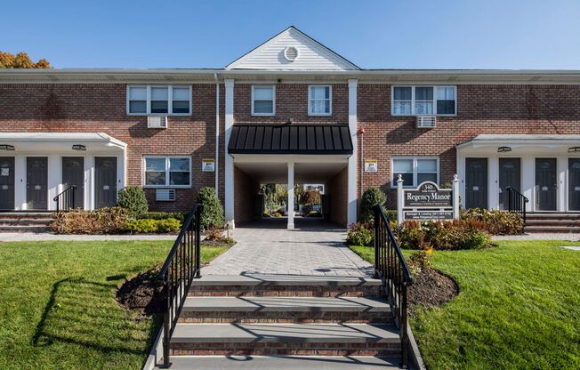 Regency Manor: In-Unit Washer & Dryer, Cold Water Included, Cat & Dog Friendly, and Custom Closets