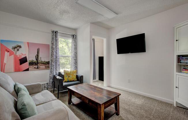 2 beds, 1 bath, $2,400