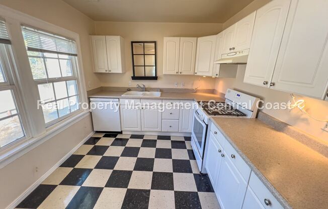 AVAILABLE OCTOBER - Lovely Upstairs Unit in Atascadero - 3 Bed / 2 Bath