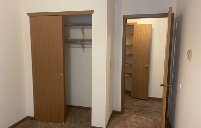 3 beds, 1 bath, 1,040 sqft, $1,800, Unit 3156-105