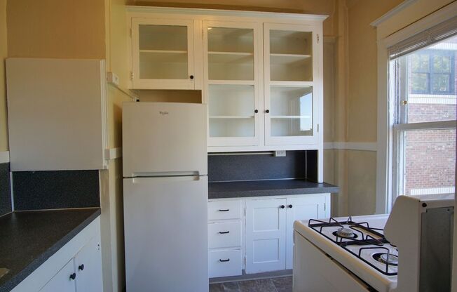 Studio, 1 bath, $995, Unit 56