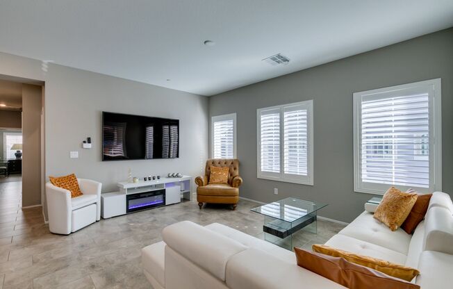 Luxury Fully Furnished 2Bed/2.5Bath Townhome in Gated Community