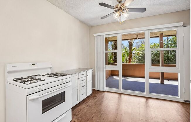 1 bed, 1 bath, 750 sqft, $2,560, Unit 12