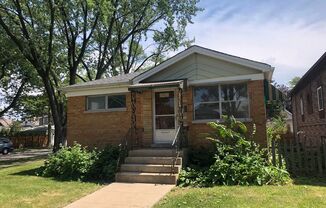 Raised Ranch 3BR 2 CGAR Home Portage Park