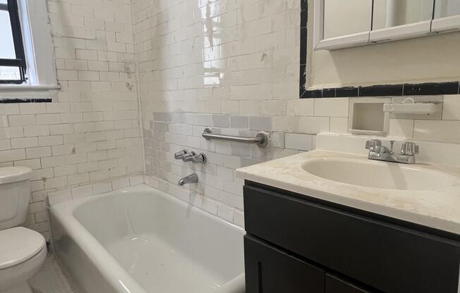 1 bed, 1 bath, $2,000, Unit B9